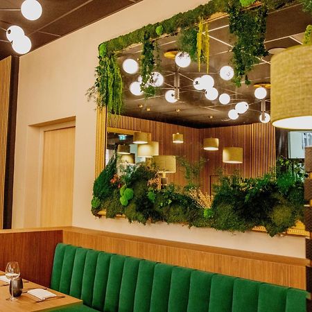 Logis Hotel-Restaurant Le Fontarabie Фонтене-льо-Конт Екстериор снимка