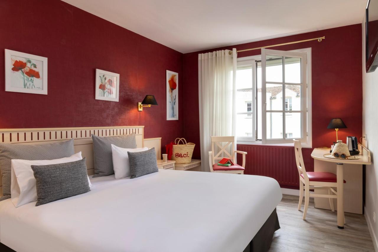 Logis Hotel-Restaurant Le Fontarabie Фонтене-льо-Конт Екстериор снимка