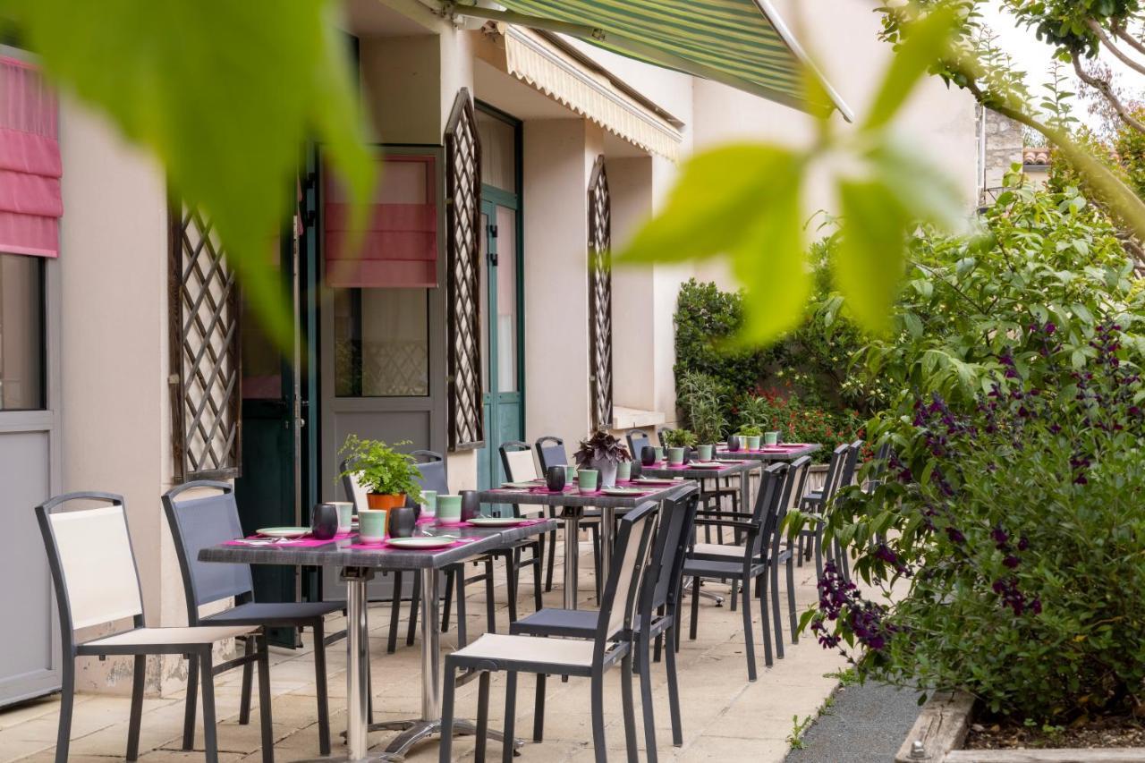Logis Hotel-Restaurant Le Fontarabie Фонтене-льо-Конт Екстериор снимка