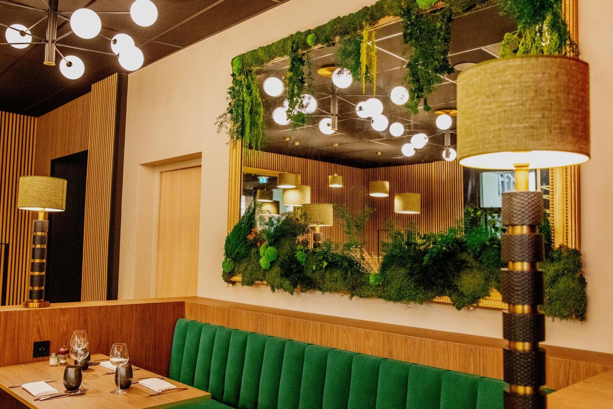 Logis Hotel-Restaurant Le Fontarabie Фонтене-льо-Конт Екстериор снимка