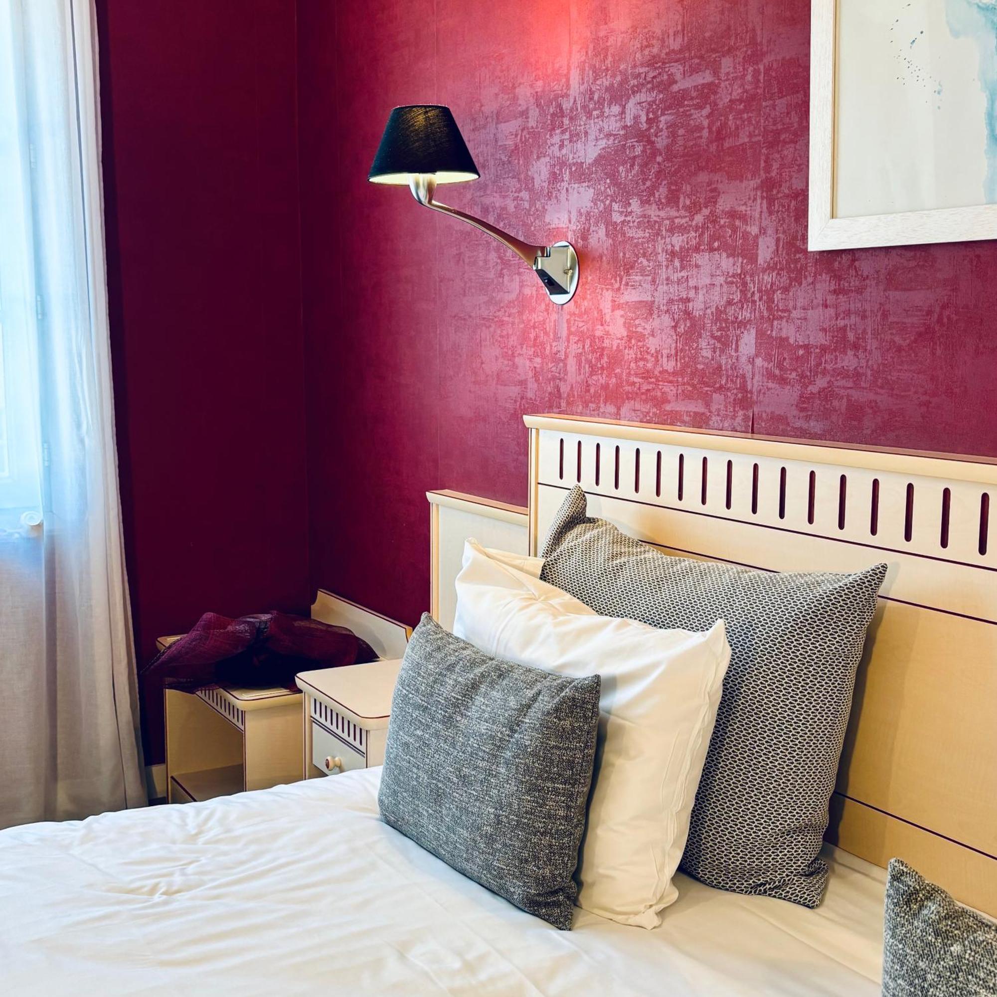 Logis Hotel-Restaurant Le Fontarabie Фонтене-льо-Конт Екстериор снимка