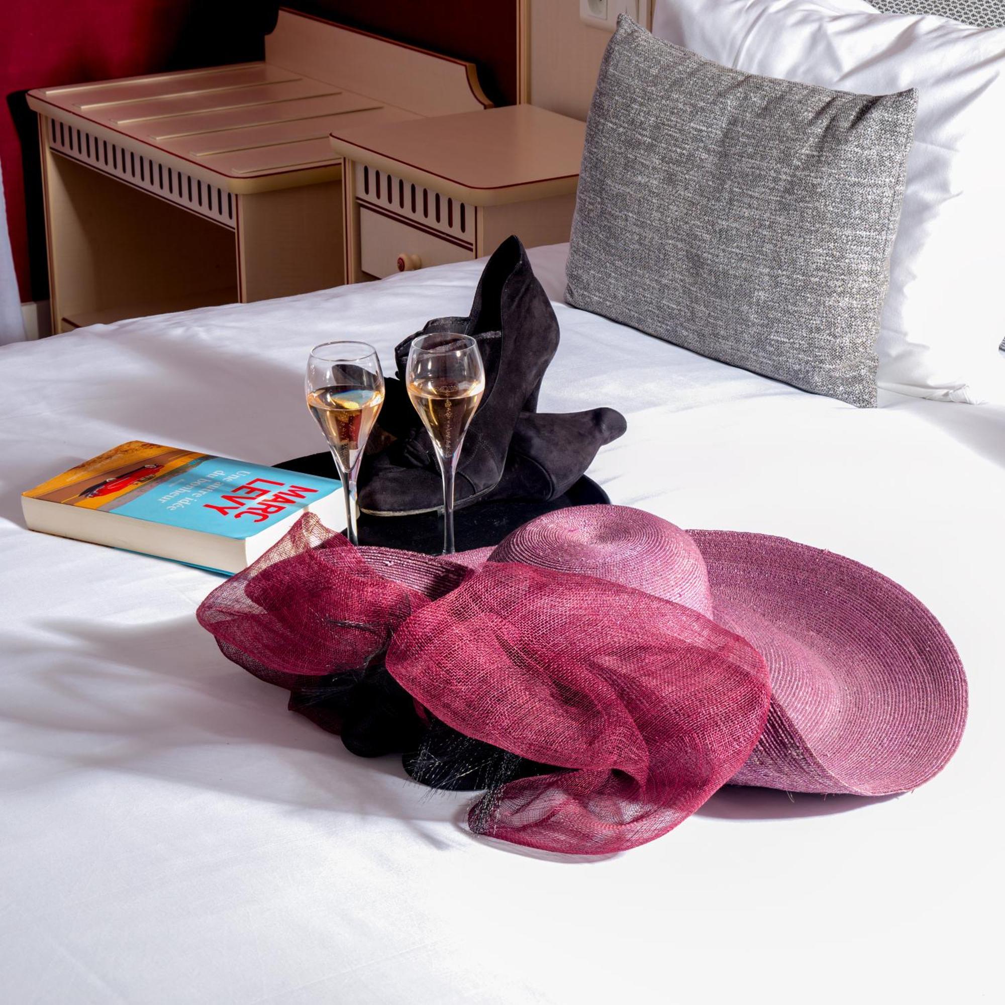 Logis Hotel-Restaurant Le Fontarabie Фонтене-льо-Конт Екстериор снимка