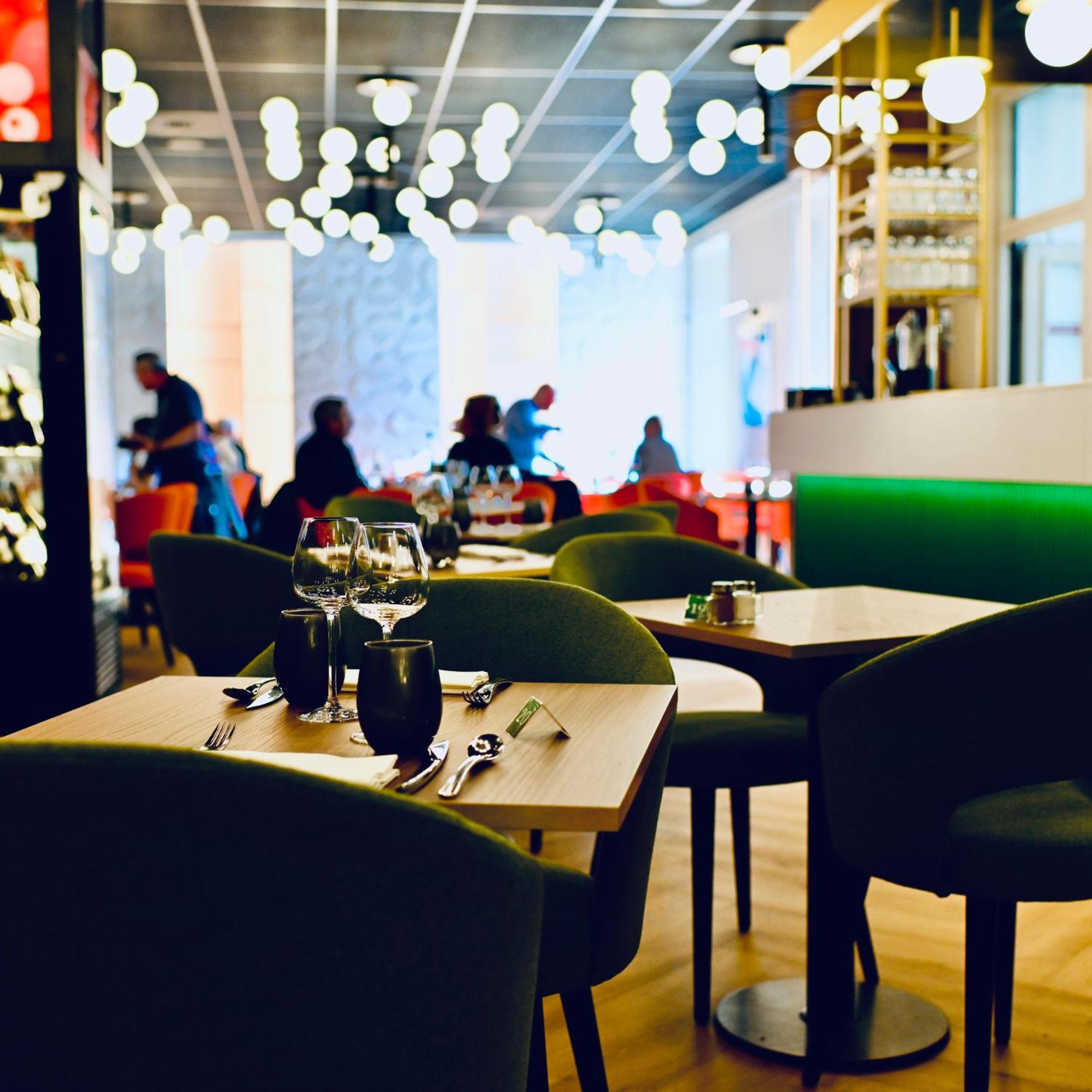 Logis Hotel-Restaurant Le Fontarabie Фонтене-льо-Конт Екстериор снимка