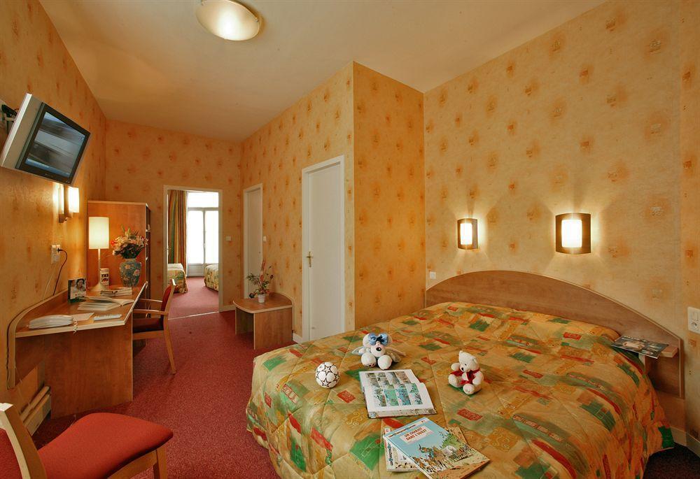 Logis Hotel-Restaurant Le Fontarabie Фонтене-льо-Конт Екстериор снимка